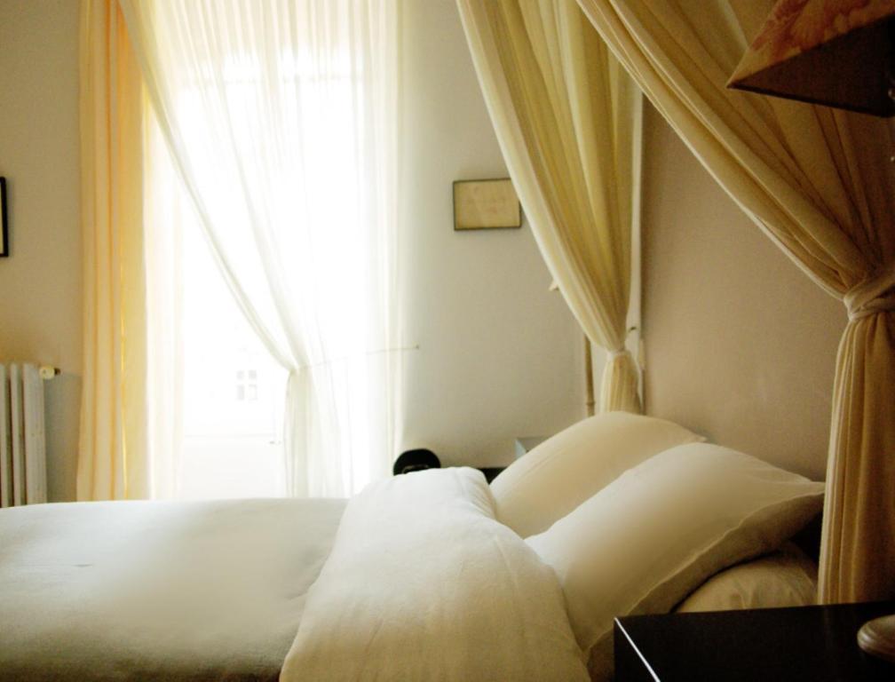 Monte Arena Bed and Breakfast Montaren-et-Saint-Médiers Eksteriør billede