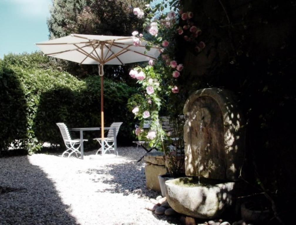 Monte Arena Bed and Breakfast Montaren-et-Saint-Médiers Eksteriør billede