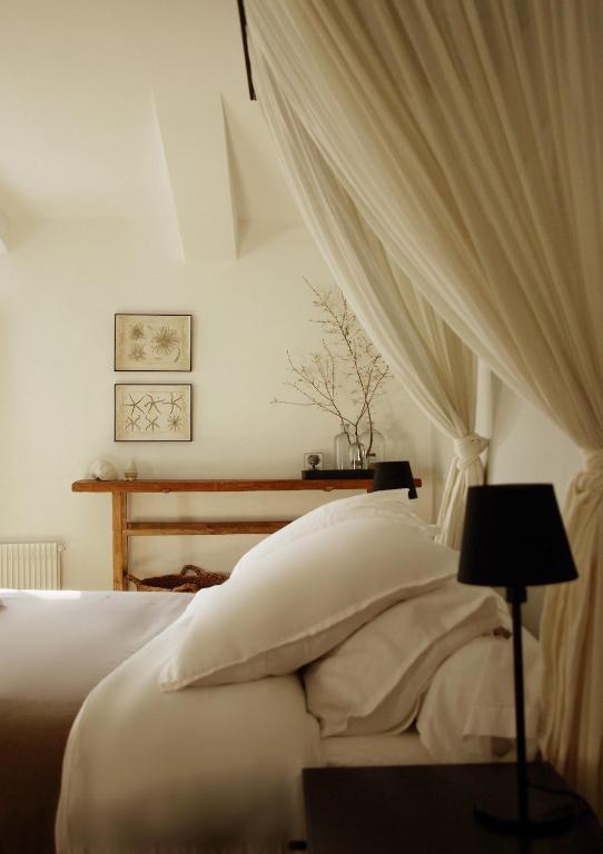 Monte Arena Bed and Breakfast Montaren-et-Saint-Médiers Eksteriør billede