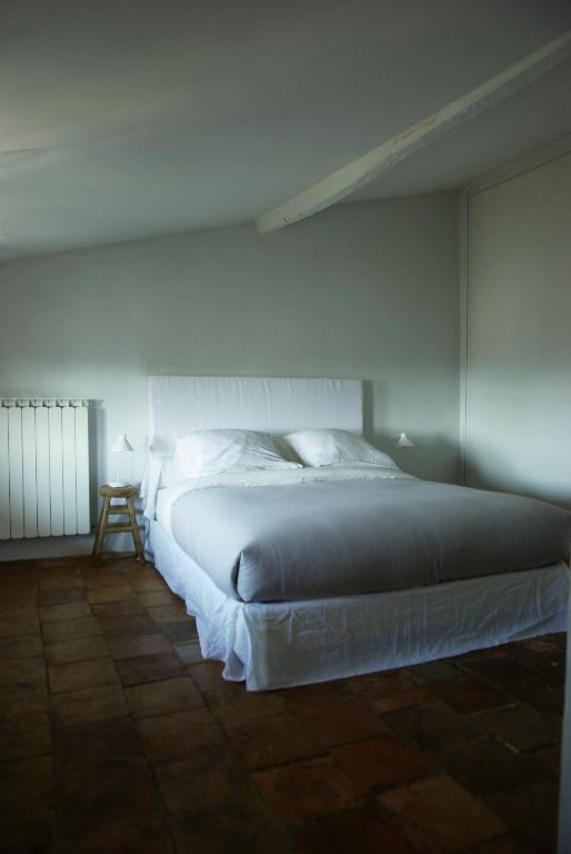 Monte Arena Bed and Breakfast Montaren-et-Saint-Médiers Eksteriør billede